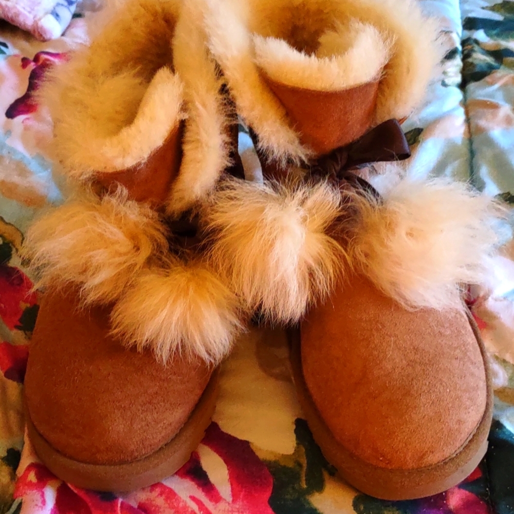 🎊🎊🎉🎉EUC UGGS SZ6 CHESTNUT SUEDE 🎊🎉🎉